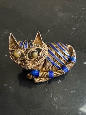 Vintage Chinese Gilt Silver Mesh Cat Brooch with Blue Enamel Accents & Tiger Eye